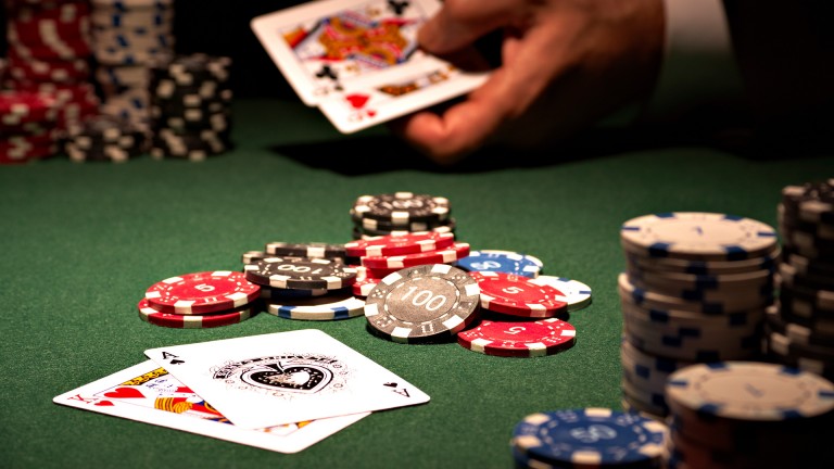 The Evolution of Poker: From Tables to Screens