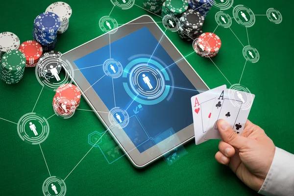 The Role of Mathematics in Mastering QQ Poker Online